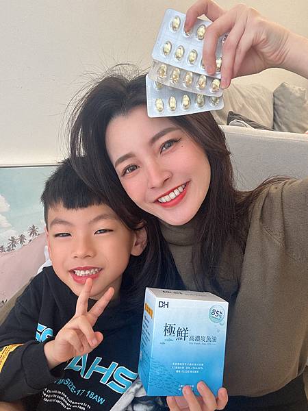 ✨極鮮高濃度魚油-來自挪威的頂級新鮮魚油🐟✨✅提供人體黃金比例 → EPA：DHA = 3：2，SGS檢驗 Omega-3 含量高達94%，業界最低氧化指標✅天然rTG型式，小分子好吸收✅榮獲4大永續認證 → 配額管理、不過度捕撈✅鋁片密封、獨立包裝，維持魚油新鮮度