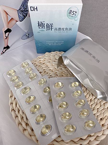 ✨極鮮高濃度魚油-來自挪威的頂級新鮮魚油🐟✨✅提供人體黃金比例 → EPA：DHA = 3：2，SGS檢驗 Omega-3 含量高達94%，業界最低氧化指標✅天然rTG型式，小分子好吸收✅榮獲4大永續認證 → 配額管理、不過度捕撈✅鋁片密封、獨立包裝，維持魚油新鮮度