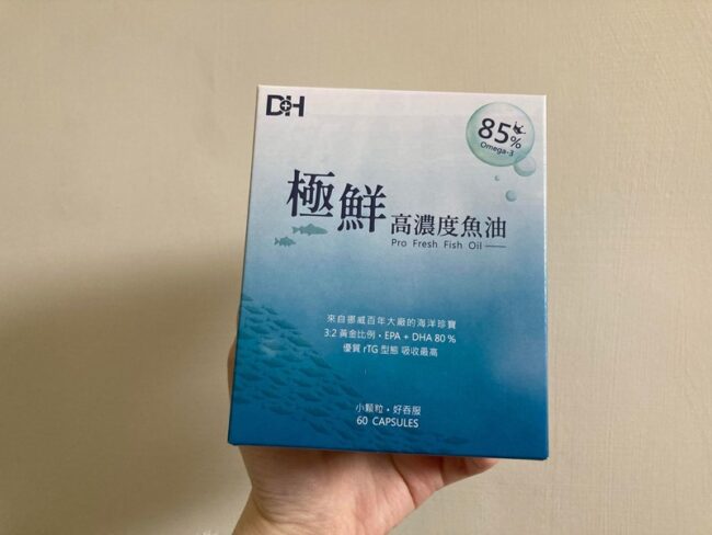 ✨極鮮高濃度魚油-來自挪威的頂級新鮮魚油🐟✨✅提供人體黃金比例 → EPA：DHA = 3：2，SGS檢驗 Omega-3 含量高達94%，業界最低氧化指標✅天然rTG型式，小分子好吸收✅榮獲4大永續認證 → 配額管理、不過度捕撈✅鋁片密封、獨立包裝，維持魚油新鮮度