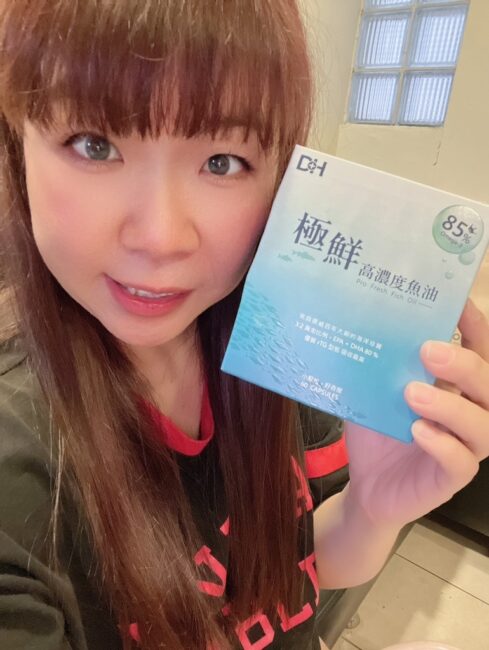 ✨極鮮高濃度魚油-來自挪威的頂級新鮮魚油🐟✨✅提供人體黃金比例 → EPA：DHA = 3：2，SGS檢驗 Omega-3 含量高達94%，業界最低氧化指標✅天然rTG型式，小分子好吸收✅榮獲4大永續認證 → 配額管理、不過度捕撈✅鋁片密封、獨立包裝，維持魚油新鮮度