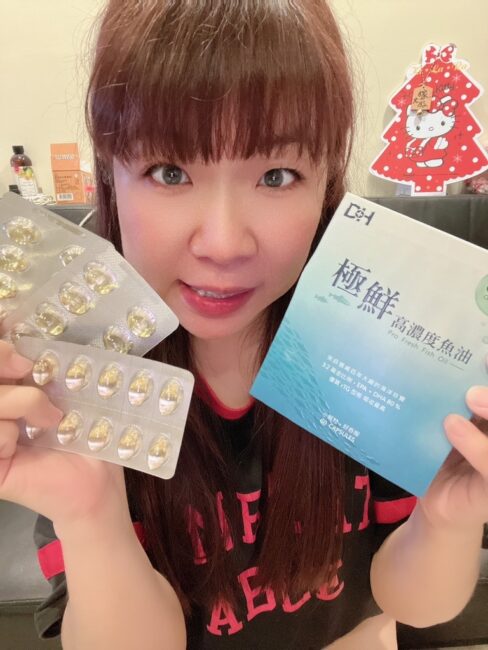 ✨極鮮高濃度魚油-來自挪威的頂級新鮮魚油🐟✨✅提供人體黃金比例 → EPA：DHA = 3：2，SGS檢驗 Omega-3 含量高達94%，業界最低氧化指標✅天然rTG型式，小分子好吸收✅榮獲4大永續認證 → 配額管理、不過度捕撈✅鋁片密封、獨立包裝，維持魚油新鮮度