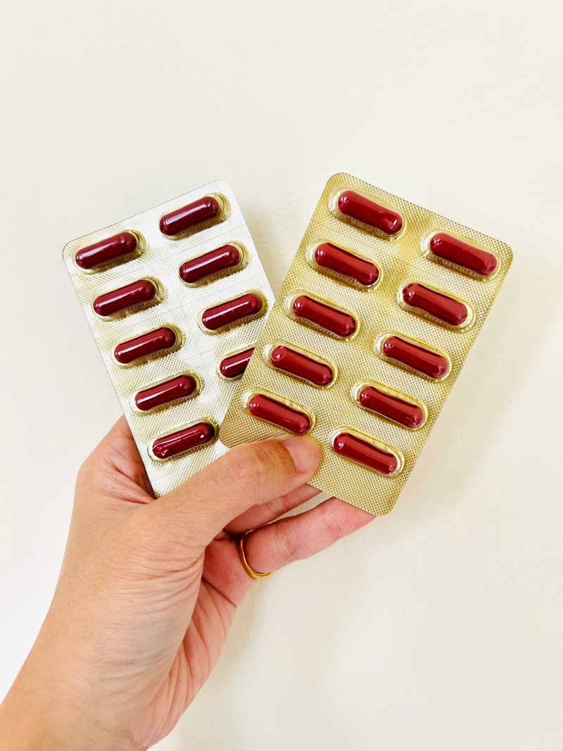 ✨第三代晶速晰-晶亮成分高補給✨長時間使用3C，讓你數位疲勞了嗎❓採用美國臨床葉黃素與玉米黃素黃金比例10:2 ，游離型雙專利好吸收，2粒達30mg : 6mg高補給劑量✅雨生紅球藻蝦紅素，業界高含量8mg❗️✅日本95%高純度透明質酸鈉💦✅雙重花青素-日本專利黑豆x歐洲專利藍莓✅專利素食微藻DHA✅維生素C +維生素E +鋅+硒酵母。全方位的晶亮水潤配方，適合全家大小，給您清晰透徹精彩生活❗️