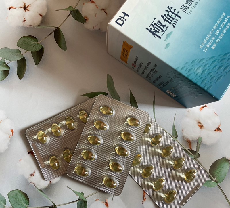 ✨極鮮高濃度魚油-來自挪威的頂級新鮮魚油🐟✨✅提供人體黃金比例 → EPA：DHA = 3：2，SGS檢驗 Omega-3 含量高達94%，業界最低氧化指標✅天然rTG型式，小分子好吸收✅榮獲4大永續認證 → 配額管理、不過度捕撈✅鋁片密封、獨立包裝，維持魚油新鮮度