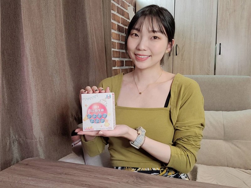 ✨第三代愛藻益-三重防護✨第➊重-築起防護牆-改變細菌叢生態🛡✅五項專利八株益生菌✅五項專利益生質第➋重-增強體力🌞✅陽光維生素D3，2包含高單位800IU✅50項專利葡聚多醣體✅抗氧化-維生素C第❸重-滋補強身💪✅50項專利乳鐵蛋白✅專利初乳蛋白IgG 🥛✅專利燕窩胜肽 ⭐高單位800IU維生素D3 +C+益生菌配方，全家人健康維持的後盾，兒童吃也好安心❤️