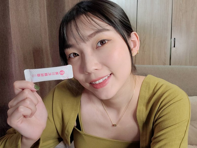 ✨第三代愛藻益-三重防護✨第➊重-築起防護牆-改變細菌叢生態🛡✅五項專利八株益生菌✅五項專利益生質第➋重-增強體力🌞✅陽光維生素D3，2包含高單位800IU✅50項專利葡聚多醣體✅抗氧化-維生素C第❸重-滋補強身💪✅50項專利乳鐵蛋白✅專利初乳蛋白IgG 🥛✅專利燕窩胜肽 ⭐高單位800IU維生素D3 +C+益生菌配方，全家人健康維持的後盾，兒童吃也好安心❤️