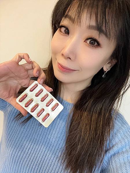 ✨第三代晶速晰-晶亮成分高補給✨長時間使用3C，讓你數位疲勞了嗎❓採用美國臨床葉黃素與玉米黃素黃金比例10:2 ，游離型雙專利好吸收，2粒達30mg : 6mg高補給劑量✅雨生紅球藻蝦紅素，業界高含量8mg❗️✅日本95%高純度透明質酸鈉💦✅雙重花青素-日本專利黑豆x歐洲專利藍莓✅專利素食微藻DHA✅維生素C +維生素E +鋅+硒酵母。全方位的晶亮水潤配方，適合全家大小，給您清晰透徹精彩生活❗️