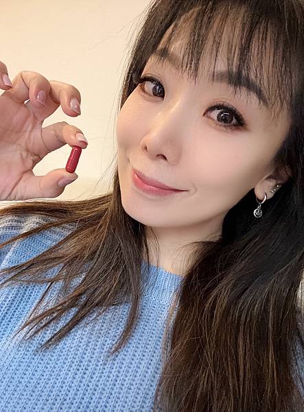 ✨第三代晶速晰-晶亮成分高補給✨長時間使用3C，讓你數位疲勞了嗎❓採用美國臨床葉黃素與玉米黃素黃金比例10:2 ，游離型雙專利好吸收，2粒達30mg : 6mg高補給劑量✅雨生紅球藻蝦紅素，業界高含量8mg❗️✅日本95%高純度透明質酸鈉💦✅雙重花青素-日本專利黑豆x歐洲專利藍莓✅專利素食微藻DHA✅維生素C +維生素E +鋅+硒酵母。全方位的晶亮水潤配方，適合全家大小，給您清晰透徹精彩生活❗️