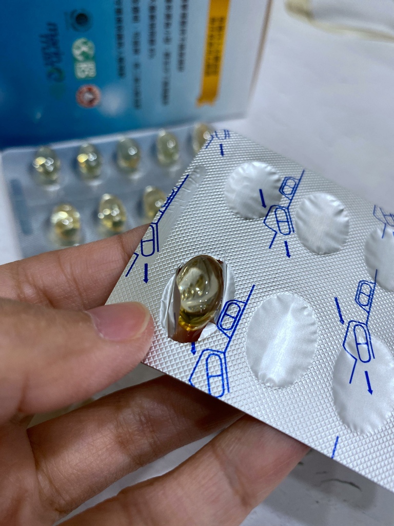 ✨極鮮高濃度魚油-來自挪威的頂級新鮮魚油🐟✨✅提供人體黃金比例 → EPA：DHA = 3：2，SGS檢驗 Omega-3 含量高達94%，業界最低氧化指標✅天然rTG型式，小分子好吸收✅榮獲4大永續認證 → 配額管理、不過度捕撈✅鋁片密封、獨立包裝，維持魚油新鮮度