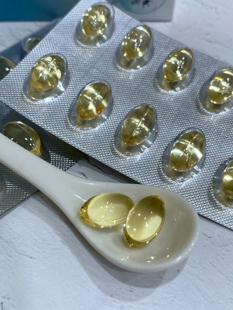 ✨極鮮高濃度魚油-來自挪威的頂級新鮮魚油🐟✨✅提供人體黃金比例 → EPA：DHA = 3：2，SGS檢驗 Omega-3 含量高達94%，業界最低氧化指標✅天然rTG型式，小分子好吸收✅榮獲4大永續認證 → 配額管理、不過度捕撈✅鋁片密封、獨立包裝，維持魚油新鮮度