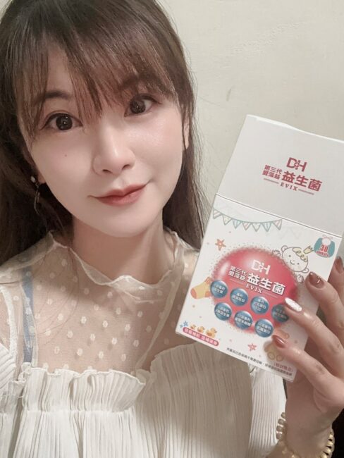 ✨第三代愛藻益-三重防護✨第➊重-築起防護牆-改變細菌叢生態🛡✅五項專利八株益生菌✅五項專利益生質第➋重-增強體力🌞✅陽光維生素D3，2包含高單位800IU✅50項專利葡聚多醣體✅抗氧化-維生素C第❸重-滋補強身💪✅50項專利乳鐵蛋白✅專利初乳蛋白IgG 🥛✅專利燕窩胜肽 ⭐高單位800IU維生素D3 +C+益生菌配方，全家人健康維持的後盾，兒童吃也好安心❤️