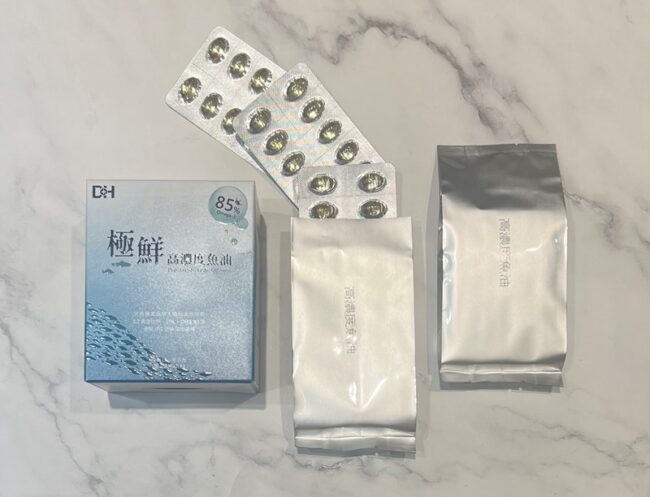 ✨極鮮高濃度魚油-來自挪威的頂級新鮮魚油🐟✨✅提供人體黃金比例 → EPA：DHA = 3：2，SGS檢驗 Omega-3 含量高達94%，業界最低氧化指標✅天然rTG型式，小分子好吸收✅榮獲4大永續認證 → 配額管理、不過度捕撈✅鋁片密封、獨立包裝，維持魚油新鮮度