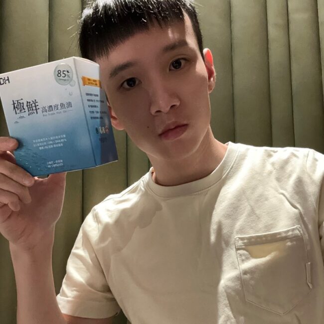 ✨極鮮高濃度魚油-來自挪威的頂級新鮮魚油🐟✨✅提供人體黃金比例 → EPA：DHA = 3：2，SGS檢驗 Omega-3 含量高達94%，業界最低氧化指標✅天然rTG型式，小分子好吸收✅榮獲4大永續認證 → 配額管理、不過度捕撈✅鋁片密封、獨立包裝，維持魚油新鮮度