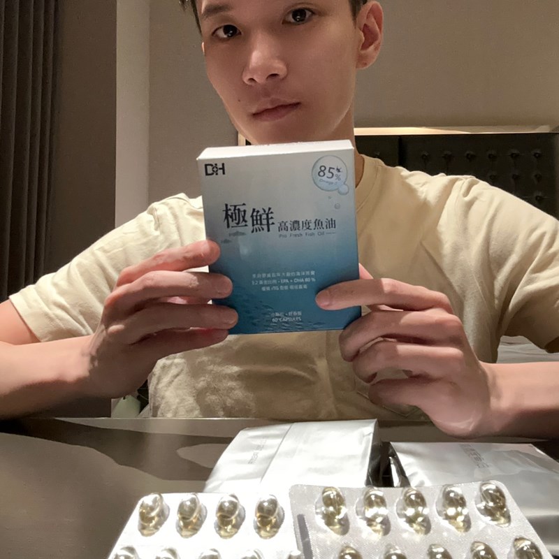 ✨極鮮高濃度魚油-來自挪威的頂級新鮮魚油🐟✨✅提供人體黃金比例 → EPA：DHA = 3：2，SGS檢驗 Omega-3 含量高達94%，業界最低氧化指標✅天然rTG型式，小分子好吸收✅榮獲4大永續認證 → 配額管理、不過度捕撈✅鋁片密封、獨立包裝，維持魚油新鮮度