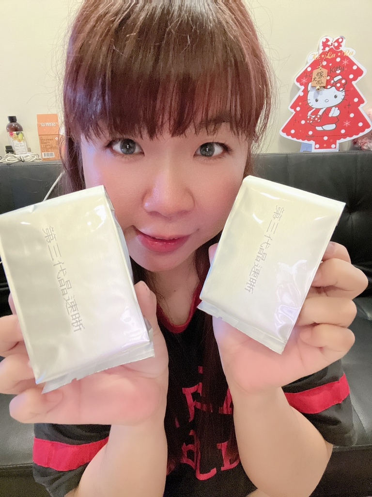 ✨第三代晶速晰-晶亮成分高補給✨長時間使用3C，讓你數位疲勞了嗎❓採用美國臨床葉黃素與玉米黃素黃金比例10:2 ，游離型雙專利好吸收，2粒達30mg : 6mg高補給劑量✅雨生紅球藻蝦紅素，業界高含量8mg❗️✅日本95%高純度透明質酸鈉💦✅雙重花青素-日本專利黑豆x歐洲專利藍莓✅專利素食微藻DHA✅維生素C +維生素E +鋅+硒酵母。全方位的晶亮水潤配方，適合全家大小，給您清晰透徹精彩生活❗️