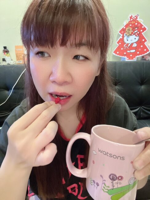 ✨第三代晶速晰-晶亮成分高補給✨長時間使用3C，讓你數位疲勞了嗎❓採用美國臨床葉黃素與玉米黃素黃金比例10:2 ，游離型雙專利好吸收，2粒達30mg : 6mg高補給劑量✅雨生紅球藻蝦紅素，業界高含量8mg❗️✅日本95%高純度透明質酸鈉💦✅雙重花青素-日本專利黑豆x歐洲專利藍莓✅專利素食微藻DHA✅維生素C +維生素E +鋅+硒酵母。全方位的晶亮水潤配方，適合全家大小，給您清晰透徹精彩生活❗️