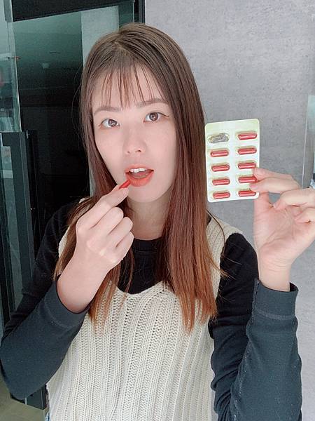 ✨第三代晶速晰-晶亮成分高補給✨長時間使用3C，讓你數位疲勞了嗎❓採用美國臨床葉黃素與玉米黃素黃金比例10:2 ，游離型雙專利好吸收，2粒達30mg : 6mg高補給劑量✅雨生紅球藻蝦紅素，業界高含量8mg❗️✅日本95%高純度透明質酸鈉💦✅雙重花青素-日本專利黑豆x歐洲專利藍莓✅專利素食微藻DHA✅維生素C +維生素E +鋅+硒酵母。全方位的晶亮水潤配方，適合全家大小，給您清晰透徹精彩生活❗️