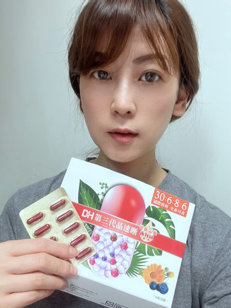 ✨第三代晶速晰-晶亮成分高補給✨長時間使用3C，讓你數位疲勞了嗎❓採用美國臨床葉黃素與玉米黃素黃金比例10:2 ，游離型雙專利好吸收，2粒達30mg : 6mg高補給劑量✅雨生紅球藻蝦紅素，業界高含量8mg❗️✅日本95%高純度透明質酸鈉💦✅雙重花青素-日本專利黑豆x歐洲專利藍莓✅專利素食微藻DHA✅維生素C +維生素E +鋅+硒酵母。全方位的晶亮水潤配方，適合全家大小，給您清晰透徹精彩生活❗️