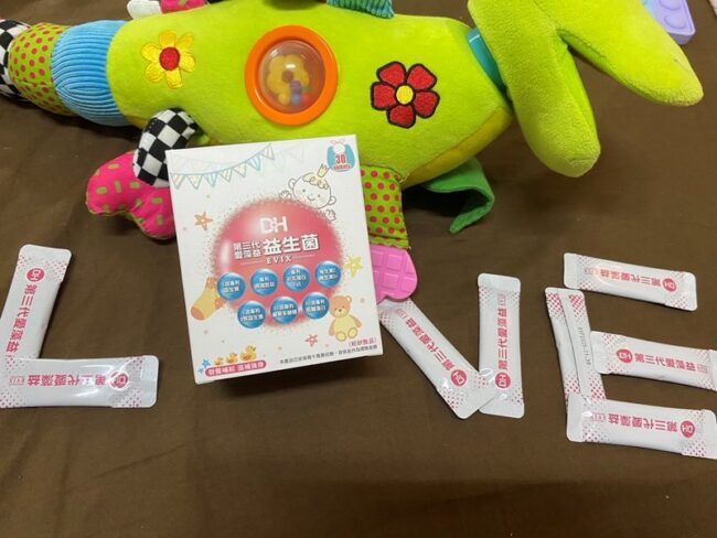 ✨第三代愛藻益-三重防護✨第➊重-築起防護牆-改變細菌叢生態🛡✅五項專利八株益生菌✅五項專利益生質第➋重-增強體力🌞✅陽光維生素D3，2包含高單位800IU✅50項專利葡聚多醣體✅抗氧化-維生素C第❸重-滋補強身💪✅50項專利乳鐵蛋白✅專利初乳蛋白IgG 🥛✅專利燕窩胜肽 ⭐高單位800IU維生素D3 +C+益生菌配方，全家人健康維持的後盾，兒童吃也好安心❤️