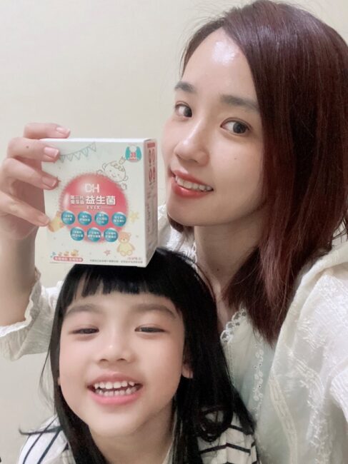 ✨第三代愛藻益-三重防護✨第➊重-築起防護牆-改變細菌叢生態🛡✅五項專利八株益生菌✅五項專利益生質第➋重-增強體力🌞✅陽光維生素D3，2包含高單位800IU✅50項專利葡聚多醣體✅抗氧化-維生素C第❸重-滋補強身💪✅50項專利乳鐵蛋白✅專利初乳蛋白IgG 🥛✅專利燕窩胜肽 ⭐高單位800IU維生素D3 +C+益生菌配方，全家人健康維持的後盾，兒童吃也好安心❤️