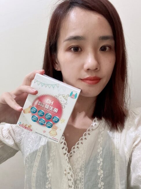 ✨第三代愛藻益-三重防護✨第➊重-築起防護牆-改變細菌叢生態🛡✅五項專利八株益生菌✅五項專利益生質第➋重-增強體力🌞✅陽光維生素D3，2包含高單位800IU✅50項專利葡聚多醣體✅抗氧化-維生素C第❸重-滋補強身💪✅50項專利乳鐵蛋白✅專利初乳蛋白IgG 🥛✅專利燕窩胜肽 ⭐高單位800IU維生素D3 +C+益生菌配方，全家人健康維持的後盾，兒童吃也好安心❤️