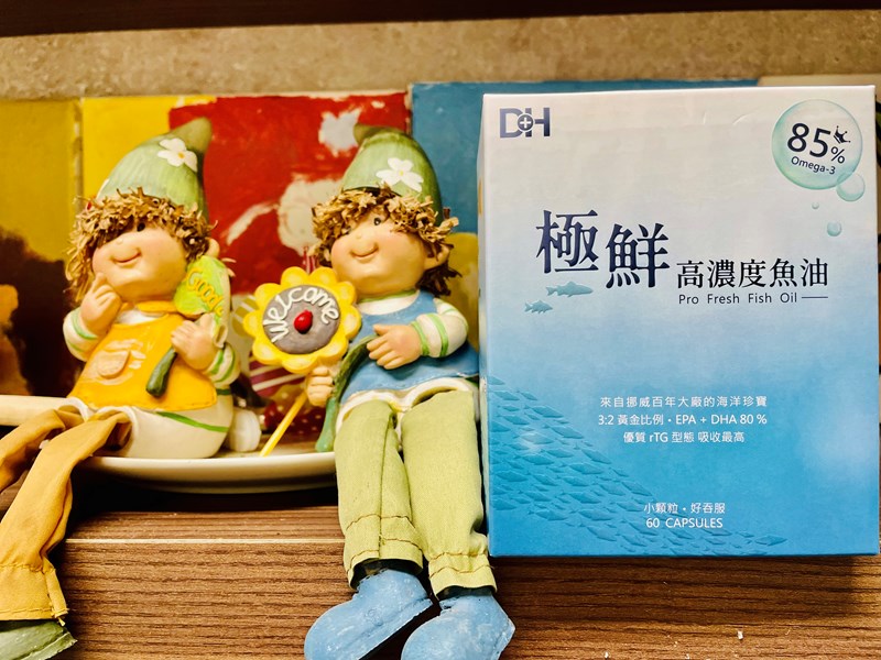 ✨極鮮高濃度魚油-來自挪威的頂級新鮮魚油🐟✨✅提供人體黃金比例 → EPA：DHA = 3：2，SGS檢驗 Omega-3 含量高達94%，業界最低氧化指標✅天然rTG型式，小分子好吸收✅榮獲4大永續認證 → 配額管理、不過度捕撈✅鋁片密封、獨立包裝，維持魚油新鮮度