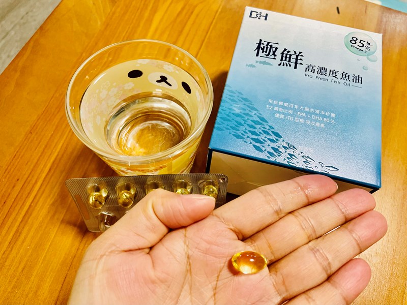 ✨極鮮高濃度魚油-來自挪威的頂級新鮮魚油🐟✨✅提供人體黃金比例 → EPA：DHA = 3：2，SGS檢驗 Omega-3 含量高達94%，業界最低氧化指標✅天然rTG型式，小分子好吸收✅榮獲4大永續認證 → 配額管理、不過度捕撈✅鋁片密封、獨立包裝，維持魚油新鮮度