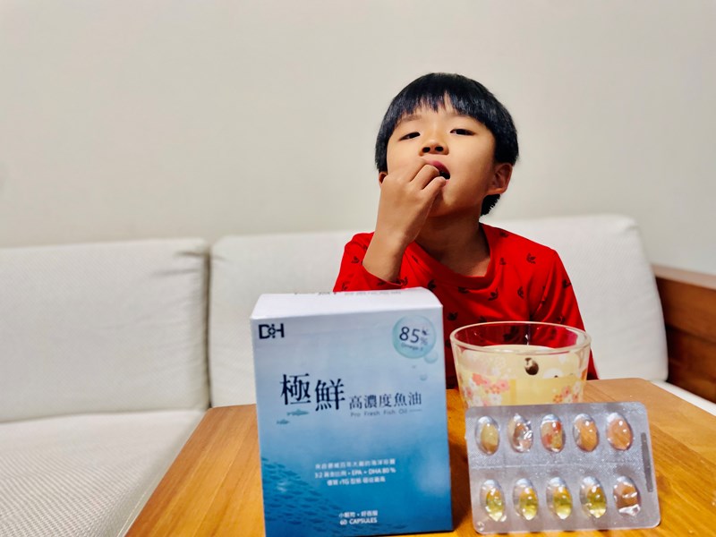 ✨極鮮高濃度魚油-來自挪威的頂級新鮮魚油🐟✨✅提供人體黃金比例 → EPA：DHA = 3：2，SGS檢驗 Omega-3 含量高達94%，業界最低氧化指標✅天然rTG型式，小分子好吸收✅榮獲4大永續認證 → 配額管理、不過度捕撈✅鋁片密封、獨立包裝，維持魚油新鮮度