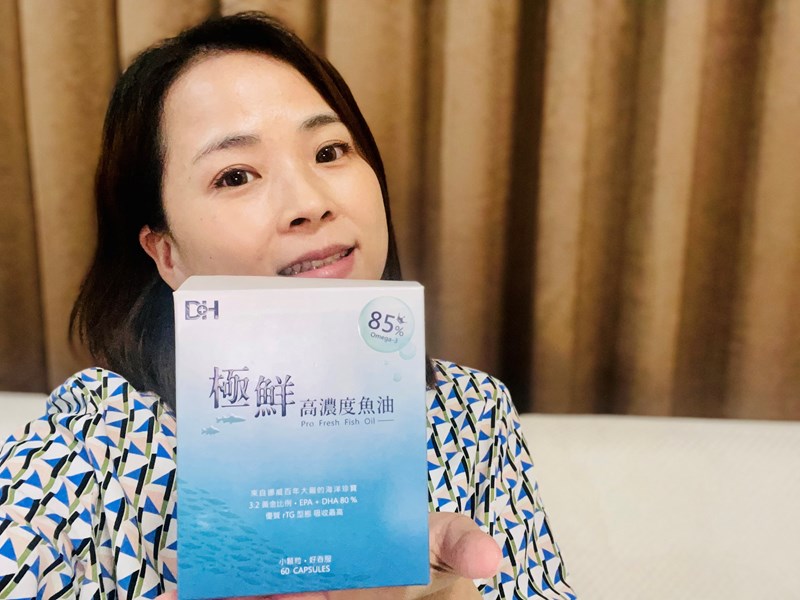 ✨極鮮高濃度魚油-來自挪威的頂級新鮮魚油🐟✨✅提供人體黃金比例 → EPA：DHA = 3：2，SGS檢驗 Omega-3 含量高達94%，業界最低氧化指標✅天然rTG型式，小分子好吸收✅榮獲4大永續認證 → 配額管理、不過度捕撈✅鋁片密封、獨立包裝，維持魚油新鮮度