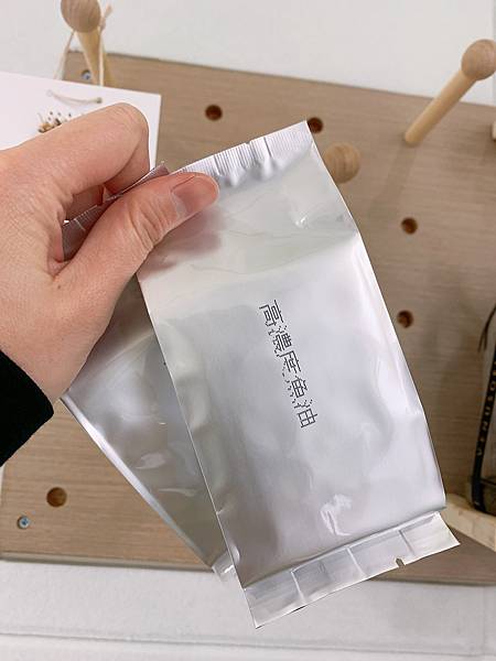 ✨極鮮高濃度魚油-來自挪威的頂級新鮮魚油🐟✨✅提供人體黃金比例 → EPA：DHA = 3：2，SGS檢驗 Omega-3 含量高達94%，業界最低氧化指標✅天然rTG型式，小分子好吸收✅榮獲4大永續認證 → 配額管理、不過度捕撈✅鋁片密封、獨立包裝，維持魚油新鮮度