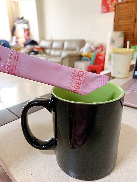 ✨DH300膠原蛋白胜肽-韓國獨家專利二胜肽✨100%魚類來源🐟膠原蛋白胜肽，PO˙OG含量高達50%❗️❗️✅透明公開膠原蛋白分子量300Da🤩✅日本Oricera®玄米神經醯胺，10%高濃度，每包12mg足量添加✅膠原合成關鍵▶️93%高濃度天然維生素C，告別化學合成，100%天然非基改✅穀胱甘肽益生菌-透亮光采，兼具抗氧化作用✅山竹果抽取物淡淡檸檬清新風味，告別膠原蛋白動物腥味！無香料、無色素，每包只有15.4卡，輕卡無負擔！青春美麗多感合一，綻放你的女神光～♥