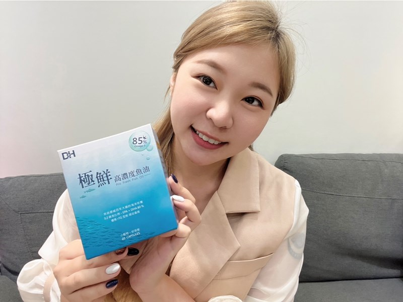 ✨極鮮高濃度魚油-來自挪威的頂級新鮮魚油🐟✨✅提供人體黃金比例 → EPA：DHA = 3：2，SGS檢驗 Omega-3 含量高達94%，業界最低氧化指標✅天然rTG型式，小分子好吸收✅榮獲4大永續認證 → 配額管理、不過度捕撈✅鋁片密封、獨立包裝，維持魚油新鮮度