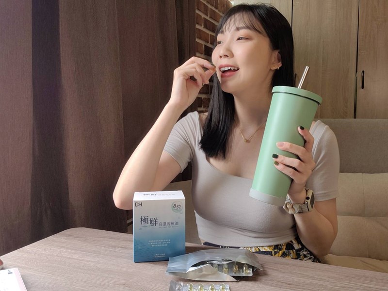 ✨極鮮高濃度魚油-來自挪威的頂級新鮮魚油🐟✨✅提供人體黃金比例 → EPA：DHA = 3：2，SGS檢驗 Omega-3 含量高達94%，業界最低氧化指標✅天然rTG型式，小分子好吸收✅榮獲4大永續認證 → 配額管理、不過度捕撈✅鋁片密封、獨立包裝，維持魚油新鮮度