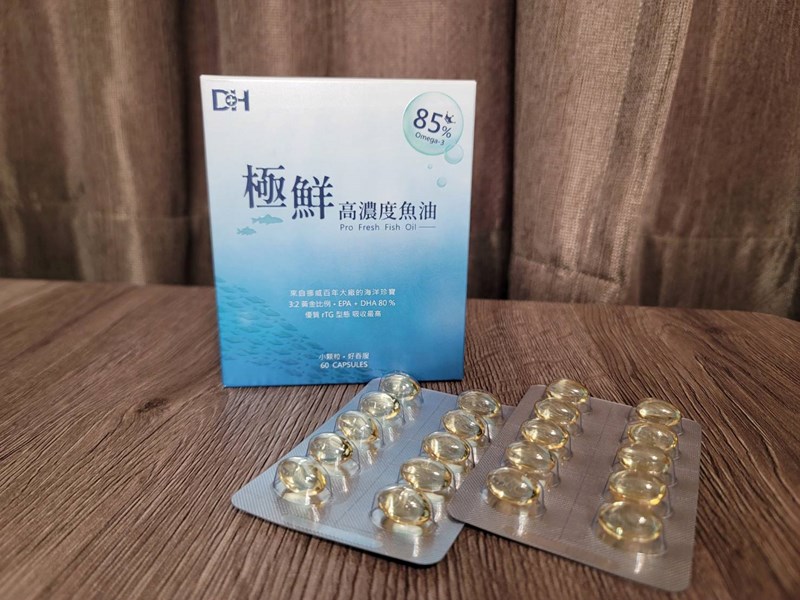 ✨極鮮高濃度魚油-來自挪威的頂級新鮮魚油🐟✨✅提供人體黃金比例 → EPA：DHA = 3：2，SGS檢驗 Omega-3 含量高達94%，業界最低氧化指標✅天然rTG型式，小分子好吸收✅榮獲4大永續認證 → 配額管理、不過度捕撈✅鋁片密封、獨立包裝，維持魚油新鮮度