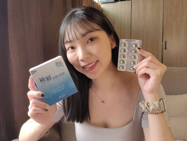 ✨極鮮高濃度魚油-來自挪威的頂級新鮮魚油🐟✨✅提供人體黃金比例 → EPA：DHA = 3：2，SGS檢驗 Omega-3 含量高達94%，業界最低氧化指標✅天然rTG型式，小分子好吸收✅榮獲4大永續認證 → 配額管理、不過度捕撈✅鋁片密封、獨立包裝，維持魚油新鮮度