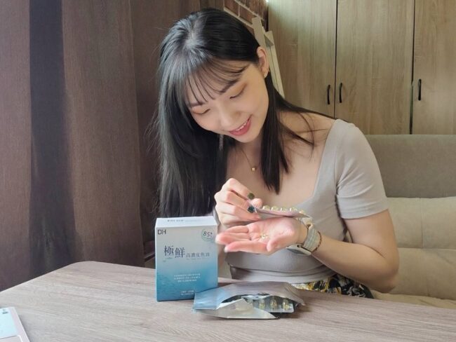 ✨極鮮高濃度魚油-來自挪威的頂級新鮮魚油🐟✨✅提供人體黃金比例 → EPA：DHA = 3：2，SGS檢驗 Omega-3 含量高達94%，業界最低氧化指標✅天然rTG型式，小分子好吸收✅榮獲4大永續認證 → 配額管理、不過度捕撈✅鋁片密封、獨立包裝，維持魚油新鮮度