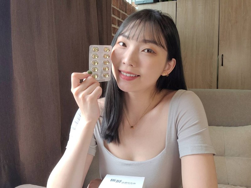 ✨極鮮高濃度魚油-來自挪威的頂級新鮮魚油🐟✨✅提供人體黃金比例 → EPA：DHA = 3：2，SGS檢驗 Omega-3 含量高達94%，業界最低氧化指標✅天然rTG型式，小分子好吸收✅榮獲4大永續認證 → 配額管理、不過度捕撈✅鋁片密封、獨立包裝，維持魚油新鮮度