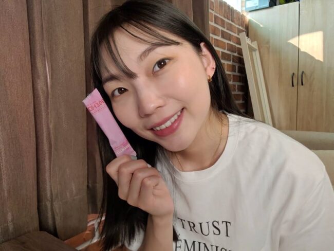 ✨DH300膠原蛋白胜肽-韓國獨家專利二胜肽✨100%魚類來源🐟膠原蛋白胜肽，PO˙OG含量高達50%❗️❗️✅透明公開膠原蛋白分子量300Da🤩✅日本Oricera®玄米神經醯胺，10%高濃度，每包12mg足量添加✅膠原合成關鍵▶️93%高濃度天然維生素C，告別化學合成，100%天然非基改✅穀胱甘肽益生菌-透亮光采，兼具抗氧化作用✅山竹果抽取物淡淡檸檬清新風味，告別膠原蛋白動物腥味！無香料、無色素，每包只有15.4卡，輕卡無負擔！青春美麗多感合一，綻放你的女神光～♥