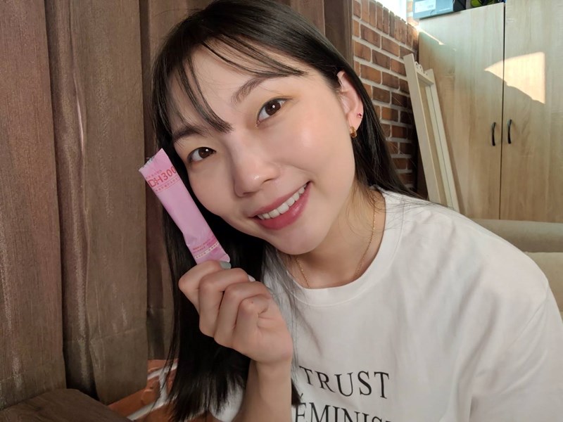 ✨DH300膠原蛋白胜肽-韓國獨家專利二胜肽✨100%魚類來源🐟膠原蛋白胜肽，PO˙OG含量高達50%❗️❗️✅透明公開膠原蛋白分子量300Da🤩✅日本Oricera®玄米神經醯胺，10%高濃度，每包12mg足量添加✅膠原合成關鍵▶️93%高濃度天然維生素C，告別化學合成，100%天然非基改✅穀胱甘肽益生菌-透亮光采，兼具抗氧化作用✅山竹果抽取物淡淡檸檬清新風味，告別膠原蛋白動物腥味！無香料、無色素，每包只有15.4卡，輕卡無負擔！青春美麗多感合一，綻放你的女神光～♥