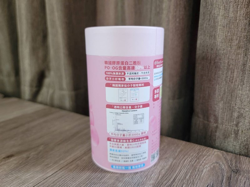 ✨DH300膠原蛋白胜肽-韓國獨家專利二胜肽✨100%魚類來源🐟膠原蛋白胜肽，PO˙OG含量高達50%❗️❗️✅透明公開膠原蛋白分子量300Da🤩✅日本Oricera®玄米神經醯胺，10%高濃度，每包12mg足量添加✅膠原合成關鍵▶️93%高濃度天然維生素C，告別化學合成，100%天然非基改✅穀胱甘肽益生菌-透亮光采，兼具抗氧化作用✅山竹果抽取物淡淡檸檬清新風味，告別膠原蛋白動物腥味！無香料、無色素，每包只有15.4卡，輕卡無負擔！青春美麗多感合一，綻放你的女神光～♥