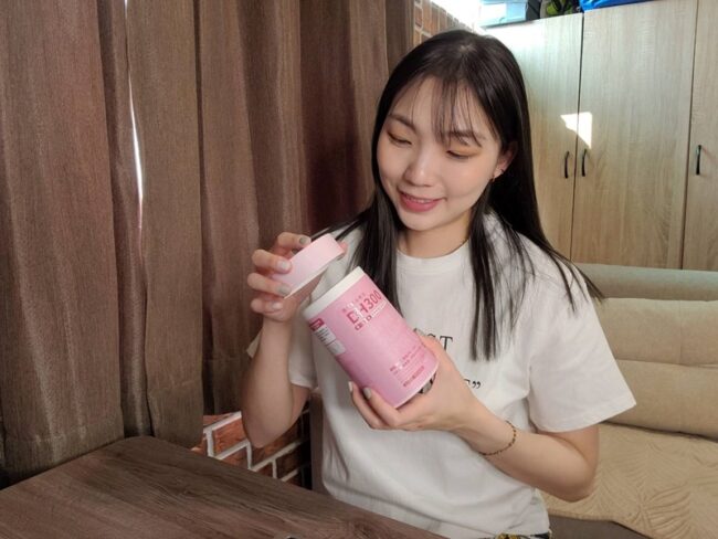 ✨DH300膠原蛋白胜肽-韓國獨家專利二胜肽✨100%魚類來源🐟膠原蛋白胜肽，PO˙OG含量高達50%❗️❗️✅透明公開膠原蛋白分子量300Da🤩✅日本Oricera®玄米神經醯胺，10%高濃度，每包12mg足量添加✅膠原合成關鍵▶️93%高濃度天然維生素C，告別化學合成，100%天然非基改✅穀胱甘肽益生菌-透亮光采，兼具抗氧化作用✅山竹果抽取物淡淡檸檬清新風味，告別膠原蛋白動物腥味！無香料、無色素，每包只有15.4卡，輕卡無負擔！青春美麗多感合一，綻放你的女神光～♥