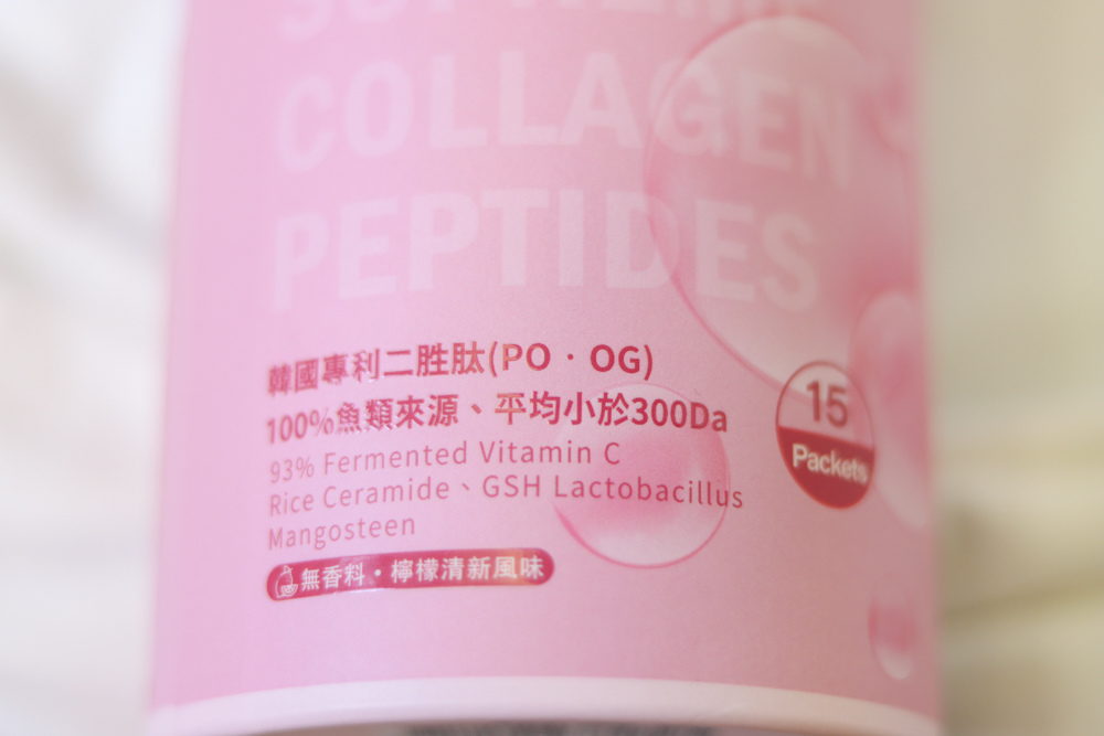 ✨DH300膠原蛋白胜肽-韓國獨家專利二胜肽✨100%魚類來源🐟膠原蛋白胜肽，PO˙OG含量高達50%❗️❗️✅透明公開膠原蛋白分子量300Da🤩✅日本Oricera®玄米神經醯胺，10%高濃度，每包12mg足量添加✅膠原合成關鍵▶️93%高濃度天然維生素C，告別化學合成，100%天然非基改✅穀胱甘肽益生菌-透亮光采，兼具抗氧化作用✅山竹果抽取物淡淡檸檬清新風味，告別膠原蛋白動物腥味！無香料、無色素，每包只有15.4卡，輕卡無負擔！青春美麗多感合一，綻放你的女神光～♥