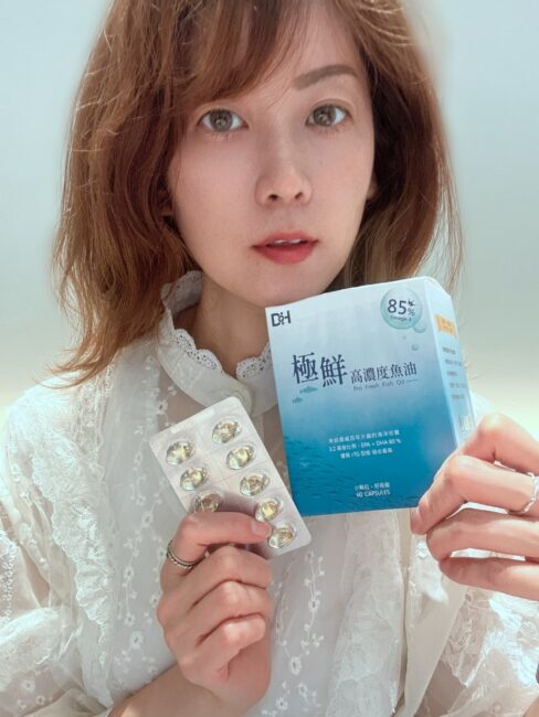 ✨極鮮高濃度魚油-來自挪威的頂級新鮮魚油🐟✨✅提供人體黃金比例 → EPA：DHA = 3：2，SGS檢驗 Omega-3 含量高達94%，業界最低氧化指標✅天然rTG型式，小分子好吸收✅榮獲4大永續認證 → 配額管理、不過度捕撈✅鋁片密封、獨立包裝，維持魚油新鮮度