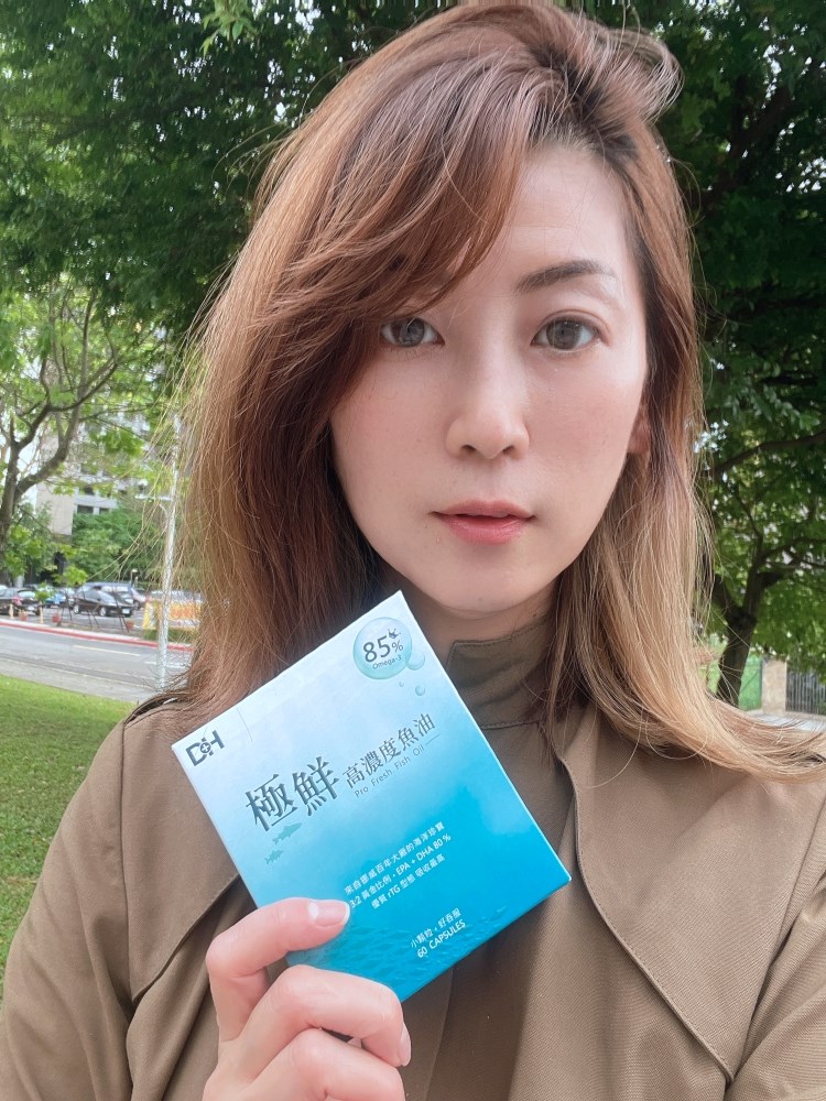 ✨極鮮高濃度魚油-來自挪威的頂級新鮮魚油🐟✨✅提供人體黃金比例 → EPA：DHA = 3：2，SGS檢驗 Omega-3 含量高達94%，業界最低氧化指標✅天然rTG型式，小分子好吸收✅榮獲4大永續認證 → 配額管理、不過度捕撈✅鋁片密封、獨立包裝，維持魚油新鮮度