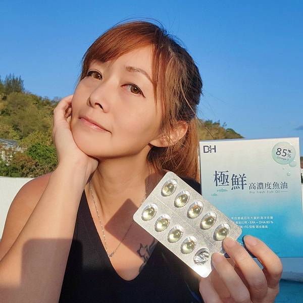 ✨極鮮高濃度魚油-來自挪威的頂級新鮮魚油🐟✨✅提供人體黃金比例 → EPA：DHA = 3：2，SGS檢驗 Omega-3 含量高達94%，業界最低氧化指標✅天然rTG型式，小分子好吸收✅榮獲4大永續認證 → 配額管理、不過度捕撈✅鋁片密封、獨立包裝，維持魚油新鮮度