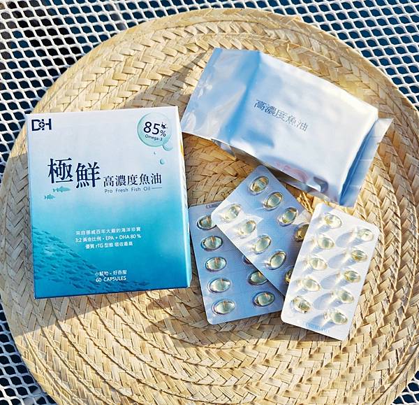 ✨極鮮高濃度魚油-來自挪威的頂級新鮮魚油🐟✨✅提供人體黃金比例 → EPA：DHA = 3：2，SGS檢驗 Omega-3 含量高達94%，業界最低氧化指標✅天然rTG型式，小分子好吸收✅榮獲4大永續認證 → 配額管理、不過度捕撈✅鋁片密封、獨立包裝，維持魚油新鮮度