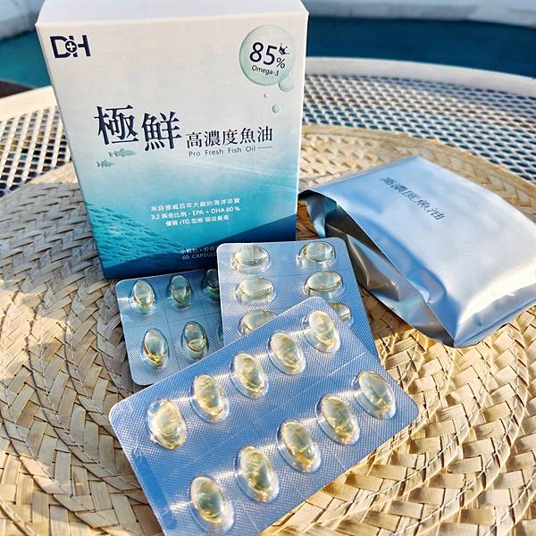 ✨極鮮高濃度魚油-來自挪威的頂級新鮮魚油🐟✨✅提供人體黃金比例 → EPA：DHA = 3：2，SGS檢驗 Omega-3 含量高達94%，業界最低氧化指標✅天然rTG型式，小分子好吸收✅榮獲4大永續認證 → 配額管理、不過度捕撈✅鋁片密封、獨立包裝，維持魚油新鮮度
