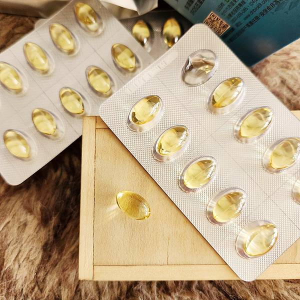 ✨極鮮高濃度魚油-來自挪威的頂級新鮮魚油🐟✨✅提供人體黃金比例 → EPA：DHA = 3：2，SGS檢驗 Omega-3 含量高達94%，業界最低氧化指標✅天然rTG型式，小分子好吸收✅榮獲4大永續認證 → 配額管理、不過度捕撈✅鋁片密封、獨立包裝，維持魚油新鮮度