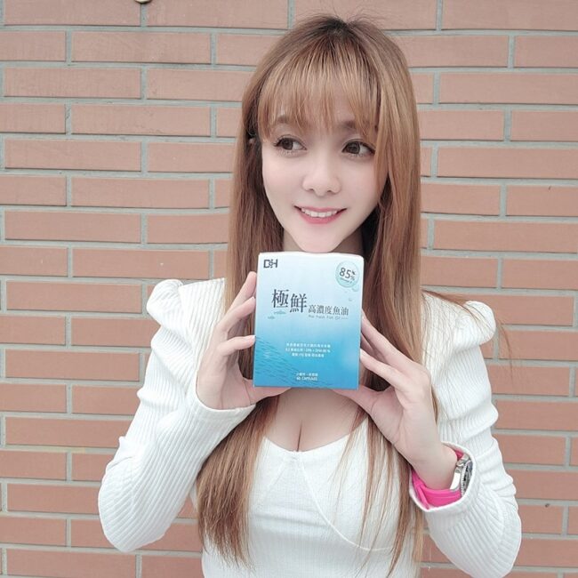 ✨極鮮高濃度魚油-來自挪威的頂級新鮮魚油🐟✨✅提供人體黃金比例 → EPA：DHA = 3：2，SGS檢驗 Omega-3 含量高達94%，業界最低氧化指標✅天然rTG型式，小分子好吸收✅榮獲4大永續認證 → 配額管理、不過度捕撈✅鋁片密封、獨立包裝，維持魚油新鮮度