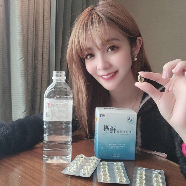 ✨極鮮高濃度魚油-來自挪威的頂級新鮮魚油🐟✨✅提供人體黃金比例 → EPA：DHA = 3：2，SGS檢驗 Omega-3 含量高達94%，業界最低氧化指標✅天然rTG型式，小分子好吸收✅榮獲4大永續認證 → 配額管理、不過度捕撈✅鋁片密封、獨立包裝，維持魚油新鮮度