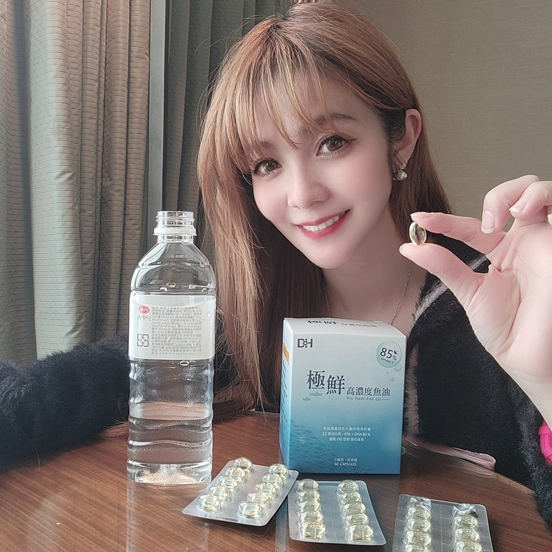 ✨極鮮高濃度魚油-來自挪威的頂級新鮮魚油🐟✨✅提供人體黃金比例 → EPA：DHA = 3：2，SGS檢驗 Omega-3 含量高達94%，業界最低氧化指標✅天然rTG型式，小分子好吸收✅榮獲4大永續認證 → 配額管理、不過度捕撈✅鋁片密封、獨立包裝，維持魚油新鮮度